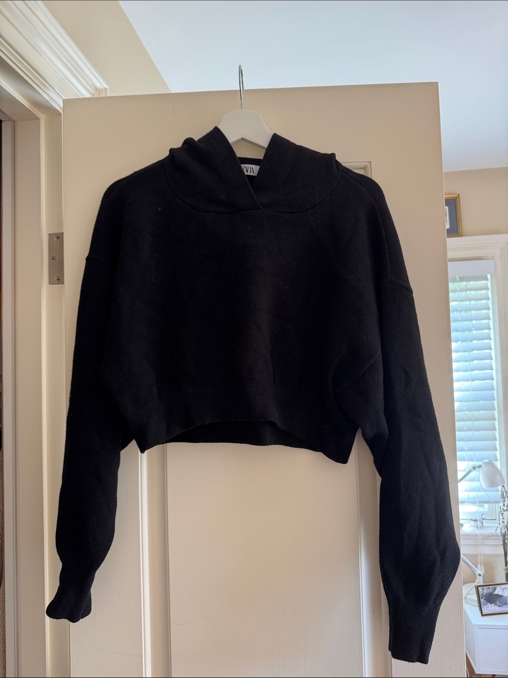 Zara Black Cropped Hoodie Sweatshirt - Minimal Pullover
